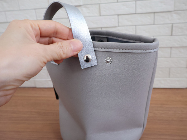 ここにあったら便利！な場所にプラスできる。"吊りさげられる"コンパクトごみ箱。[PR]