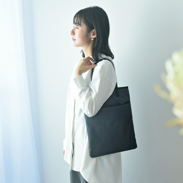 ハレの日、ケの日にも。こだわり満載の新作サブバッグをスタッフ3名がコーディネート[PR]