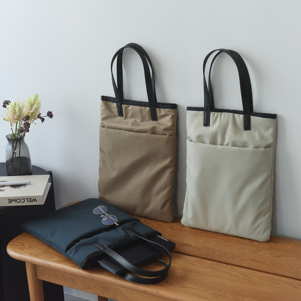 ハレの日、ケの日にも。こだわり満載の新作サブバッグをスタッフ3名がコーディネート[PR]