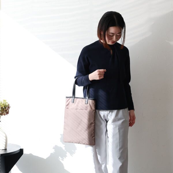 ハレの日、ケの日にも。こだわり満載の新作サブバッグをスタッフ3名がコーディネート[PR]