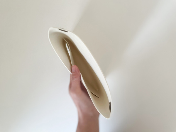 暮らしの事務コーナーを簡単に模様替えできる「フェイクレザーレターポケット」。[PR]