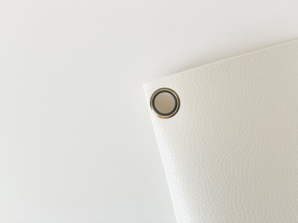 暮らしの事務コーナーを簡単に模様替えできる「フェイクレザーレターポケット」。[PR]