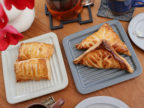 焼きたてのサクッと感が長持ち！ 凸凹模様の「bon momentのトーストプレート」