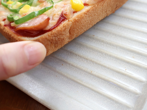 焼きたてのサクッと感が長持ち！ 凸凹模様の「bon momentのトーストプレート」