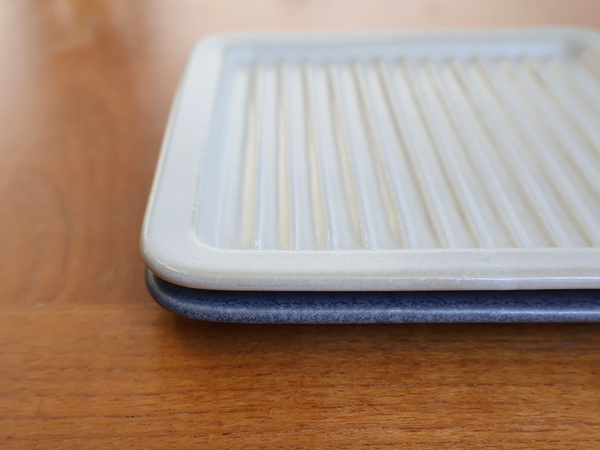 焼きたてのサクッと感が長持ち！ 凸凹模様の「bon momentのトーストプレート」