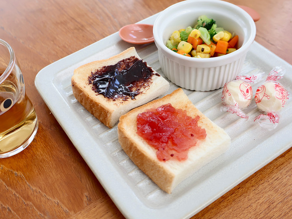 焼きたてのサクッと感が長持ち！ 凸凹模様の「bon momentのトーストプレート」