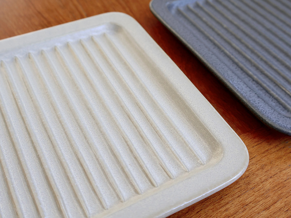 焼きたてのサクッと感が長持ち！ 凸凹模様の「bon momentのトーストプレート」