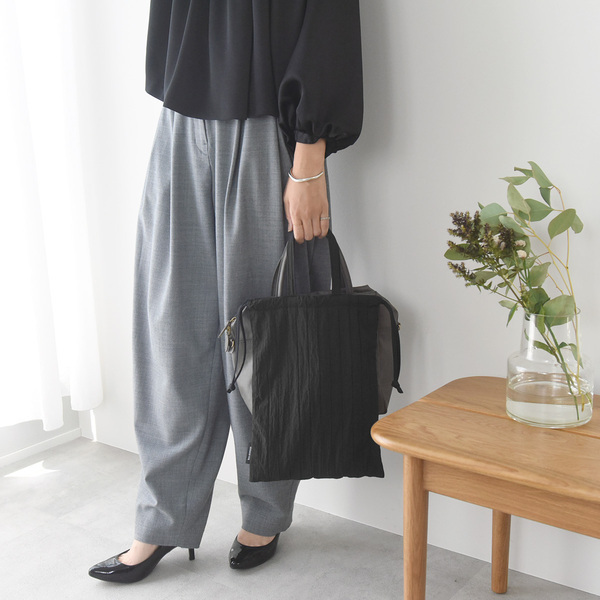 シンプルスタイルに華やぎを。“ハレの日コーデ”は洗練の小物選びから[PR]