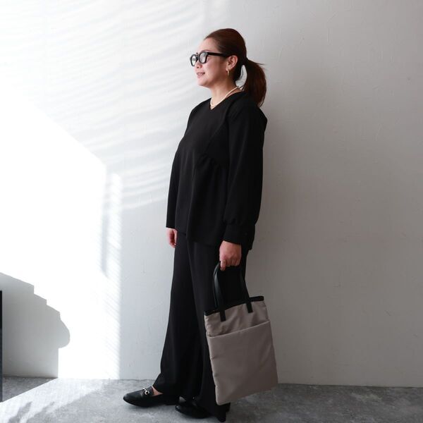 シンプルスタイルに華やぎを。“ハレの日コーデ”は洗練の小物選びから[PR]