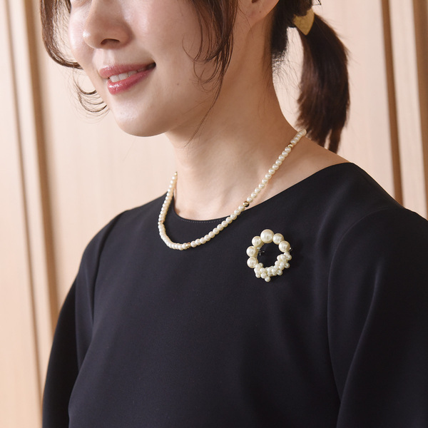 シンプルスタイルに華やぎを。“ハレの日コーデ”は洗練の小物選びから[PR]