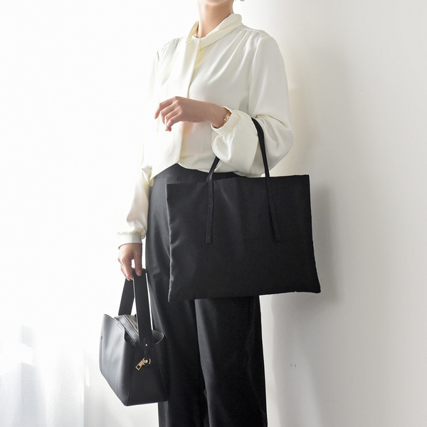 シンプルスタイルに華やぎを。“ハレの日コーデ”は洗練の小物選びから[PR]