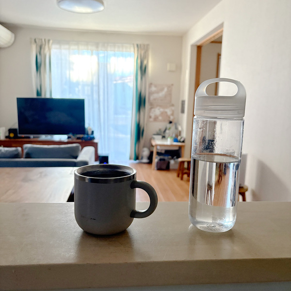 冬こそ大切な水分補給、熱々のお湯がすぐ飲み頃になる「白湯マグ」スタッフの使い方をご紹介[PR]