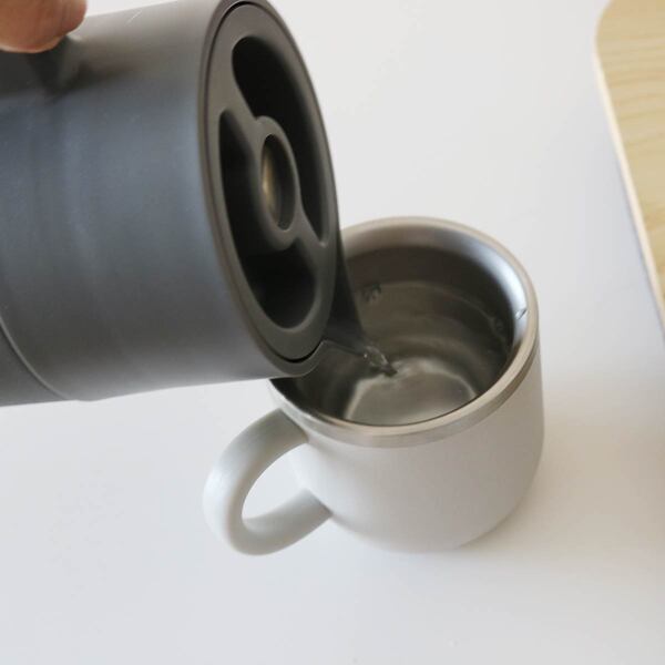 冬こそ大切な水分補給、熱々のお湯がすぐ飲み頃になる「白湯マグ」スタッフの使い方をご紹介[PR]