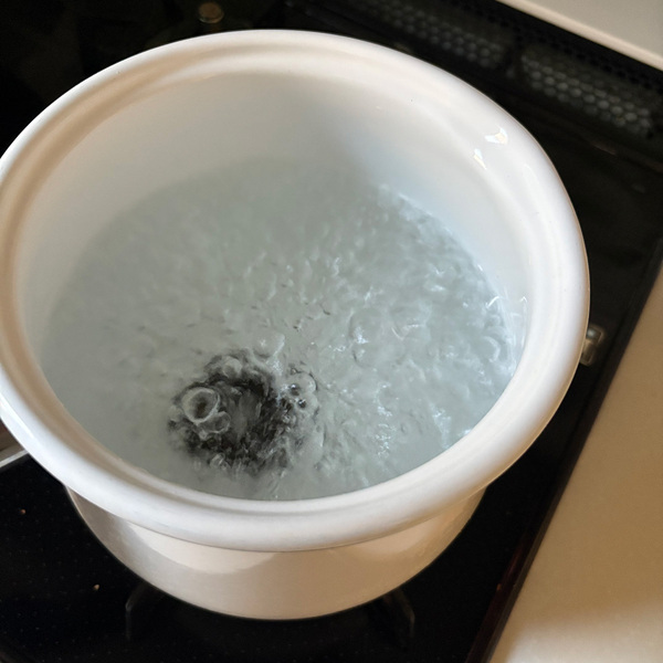 冬こそ大切な水分補給、熱々のお湯がすぐ飲み頃になる「白湯マグ」スタッフの使い方をご紹介[PR]