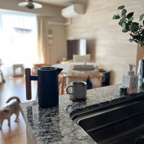 冬こそ大切な水分補給、熱々のお湯がすぐ飲み頃になる「白湯マグ」スタッフの使い方をご紹介[PR]