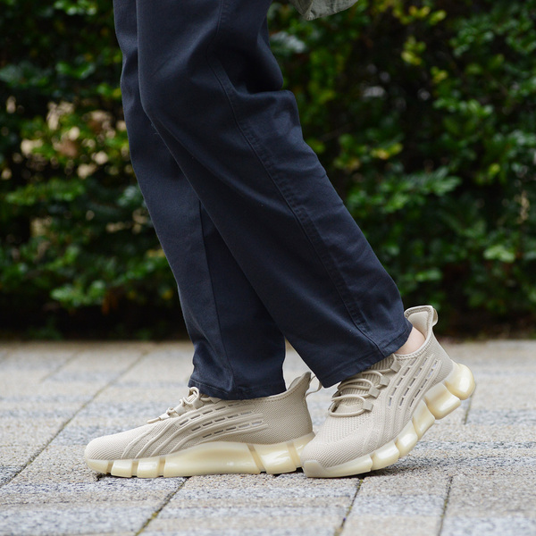 履くだけでリラックス効果？！「疲れるどころか疲労の回復」そんな夢のようなスニーカーがあるんです[PR]