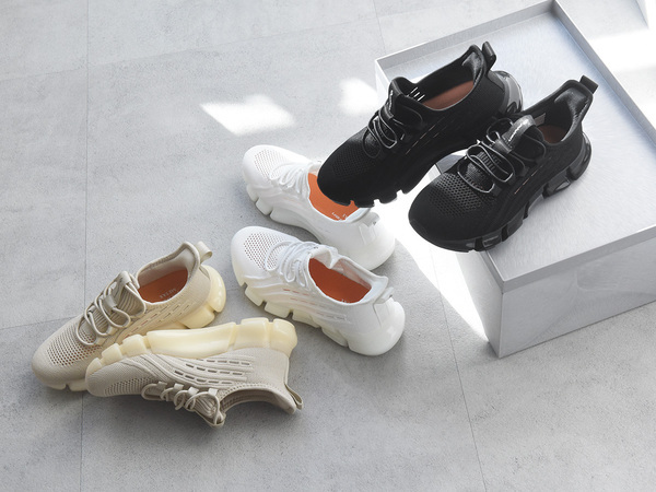 履くだけでリラックス効果？！「疲れるどころか疲労の回復」そんな夢のようなスニーカーがあるんです[PR]