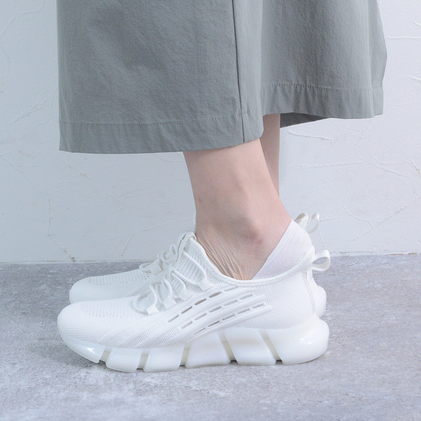 来たる春に向けて。新作の「ファッション小物」2選をスタッフがコーディネート[PR]