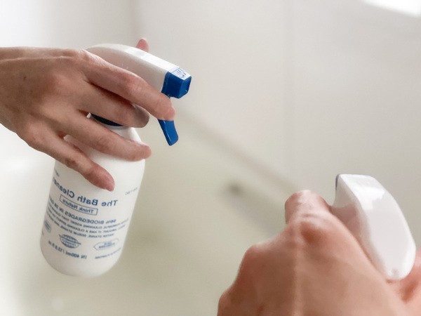 お風呂の水アカ、皮脂汚れ、石けんカスすべてこれ一本で解決！「The Bath Cleaner Think Nature」[PR]