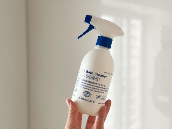 お風呂の水アカ、皮脂汚れ、石けんカスすべてこれ一本で解決！「The Bath Cleaner Think Nature」[PR]
