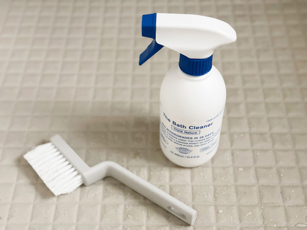 お風呂の水アカ、皮脂汚れ、石けんカスすべてこれ一本で解決！「The Bath Cleaner Think Nature」[PR]