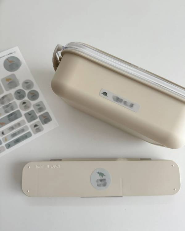 入園入学の最難関「お名前つけ」は、ここまでラクに進化した！100回洗っても剥がれない革命シールの話【インスタグラマーさんのもの選び】[PR]