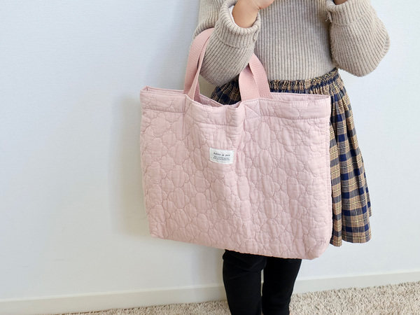 子どもたちのがんばる気持ちにそっと寄り添う。優しい風合いの「kukka ja puuイブル レッスンバッグ」[PR]
