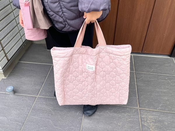 子どもたちのがんばる気持ちにそっと寄り添う。優しい風合いの「kukka ja puuイブル レッスンバッグ」[PR]