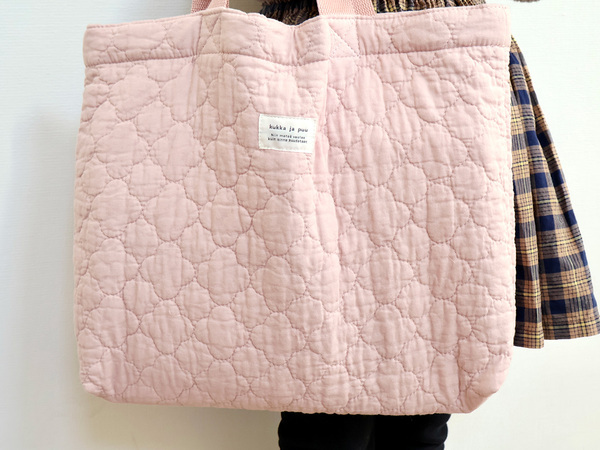 子どもたちのがんばる気持ちにそっと寄り添う。優しい風合いの「kukka ja puuイブル レッスンバッグ」[PR]