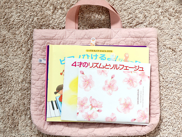 子どもたちのがんばる気持ちにそっと寄り添う。優しい風合いの「kukka ja puuイブル レッスンバッグ」[PR]