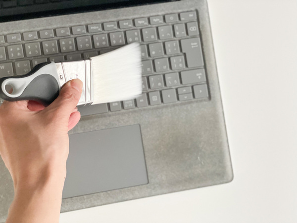 細かい場所ならこれにおまかせ！Spoilの「スキマに届くお掃除ブラシ」[PR]