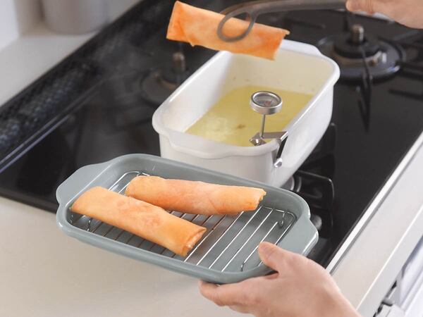 春巻きアレンジレシピ！「スティックお好み焼き＆マルゲリータピザ風」