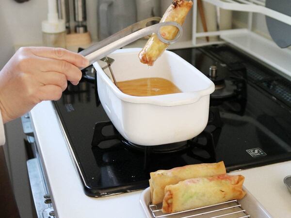 春巻きアレンジレシピ！「スティックお好み焼き＆マルゲリータピザ風」