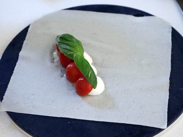 春巻きアレンジレシピ！「スティックお好み焼き＆マルゲリータピザ風」