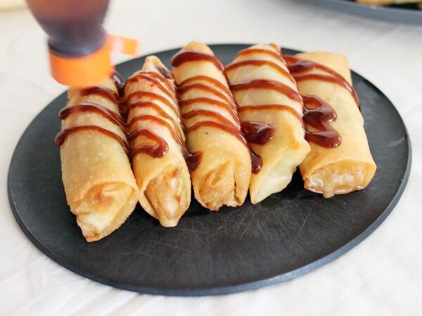 春巻きアレンジレシピ！「スティックお好み焼き＆マルゲリータピザ風」