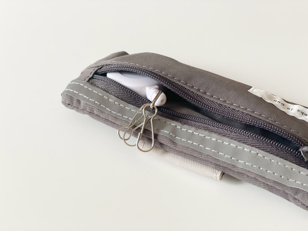 小学生だってスマートに！使いたい時にすぐに取り出せるキーケースとカードケース。[PR]