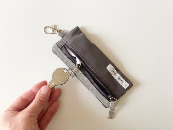 小学生だってスマートに！使いたい時にすぐに取り出せるキーケースとカードケース。[PR]