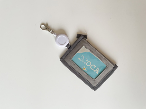 小学生だってスマートに！使いたい時にすぐに取り出せるキーケースとカードケース。[PR]