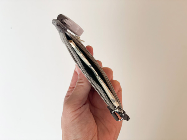 小学生だってスマートに！使いたい時にすぐに取り出せるキーケースとカードケース。[PR]