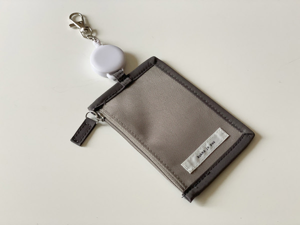 小学生だってスマートに！使いたい時にすぐに取り出せるキーケースとカードケース。[PR]