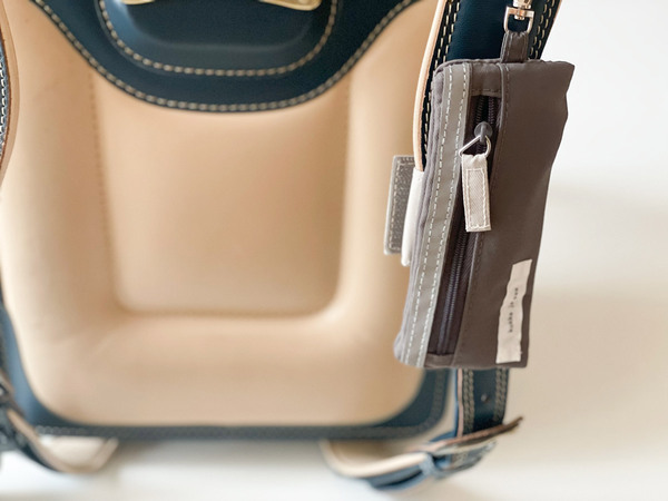 小学生だってスマートに！使いたい時にすぐに取り出せるキーケースとカードケース。[PR]