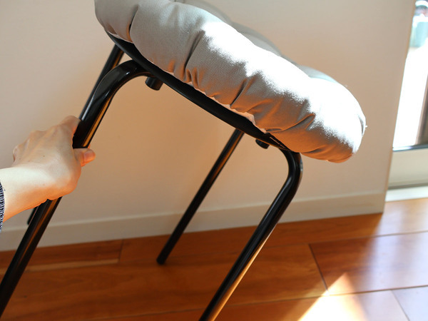 リビング時間がより快適に。床座りでもお尻が痛くならない！「bon momentのもっちりクッション」[PR]