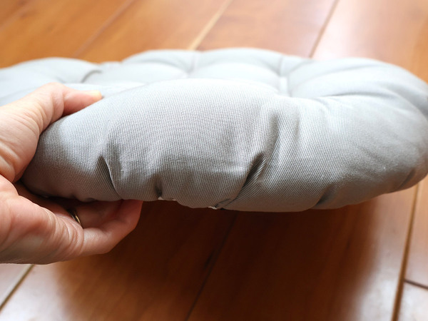 リビング時間がより快適に。床座りでもお尻が痛くならない！「bon momentのもっちりクッション」[PR]