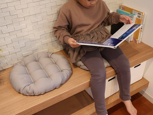 リビング時間がより快適に。床座りでもお尻が痛くならない！「bon momentのもっちりクッション」[PR]