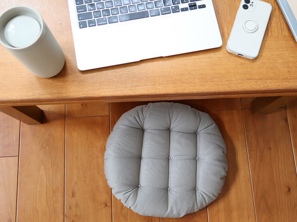 リビング時間がより快適に。床座りでもお尻が痛くならない！「bon momentのもっちりクッション」[PR]