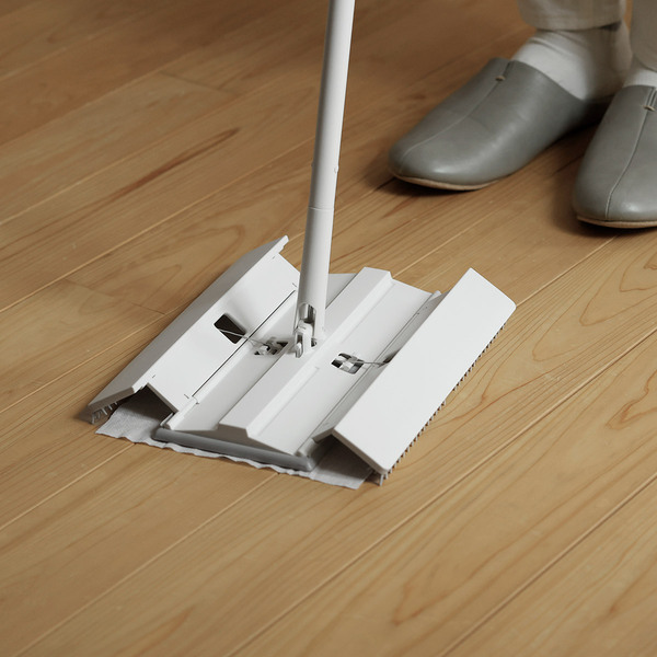 これからは汚れたシートに触れないタッチレス！床掃除の定番「フロアワイパー」が1ランク上のお掃除ツールに進化[PR]