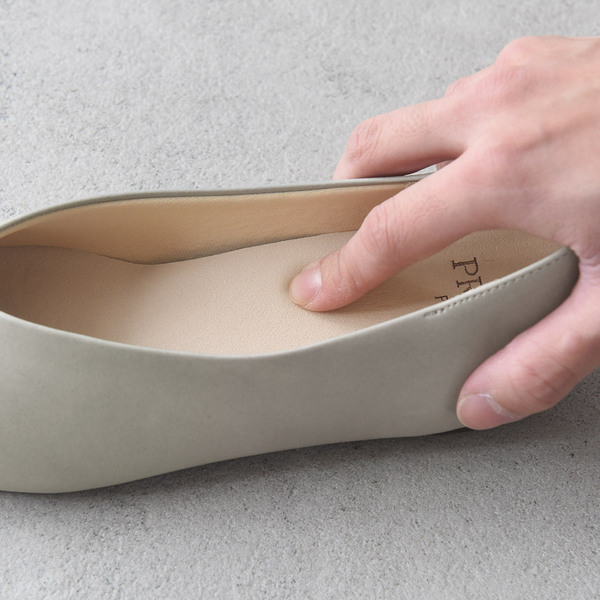 足が疲れない、もっと歩きたくなる！そんな軽やかパンプスで春をスタート[PR]