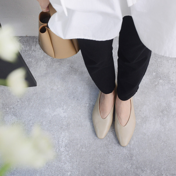 足が疲れない、もっと歩きたくなる！そんな軽やかパンプスで春をスタート[PR]