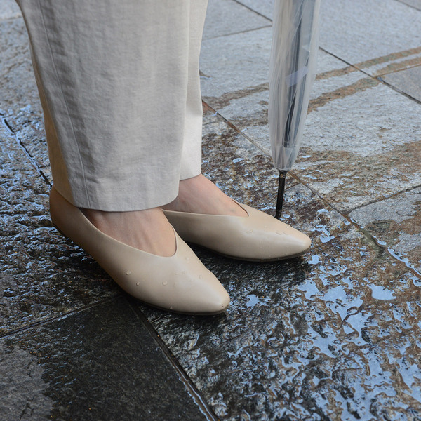 足が疲れない、もっと歩きたくなる！そんな軽やかパンプスで春をスタート[PR]