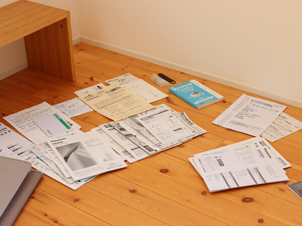 あふれる取説、サイズバラバラ書類の収納に最適！「ガバッと開く書類収納ケース」で整えてみました[PR]